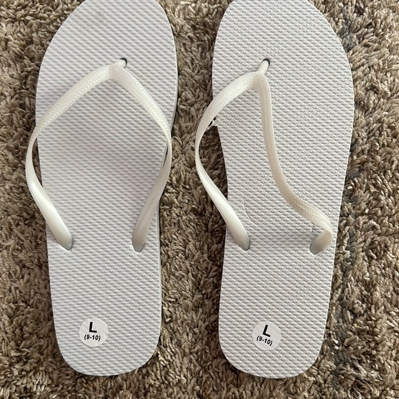 NWT 3 pairs of flip flops - Picture 3 of 6